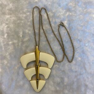 ☘️VTG Trifari Crown Cream Lucite Pendant Necklace